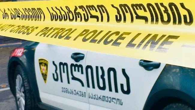 ქუთაისთან მიკროავტობუსი 30 მეტრი სიმაღლიდან ხევში გადაიჩეხა – ფოტო ადგილიდან