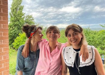 ”უკვე ვენახიც გააშენა…” – ჩცდ-ს მსახიობი კორპუსის ბინაში ჯდომის ნაცვლად აგარაკზე გადასახლდა