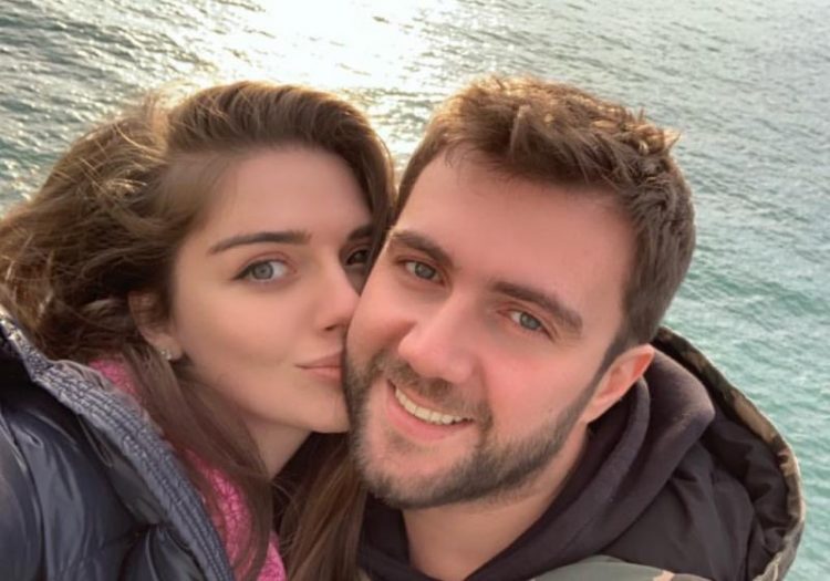 “სოაცარი სახლია, გემოვნებიანად მოწყობილი” – როგორ სახლში ცხოვრობენ სულაბერიძეები ?￼