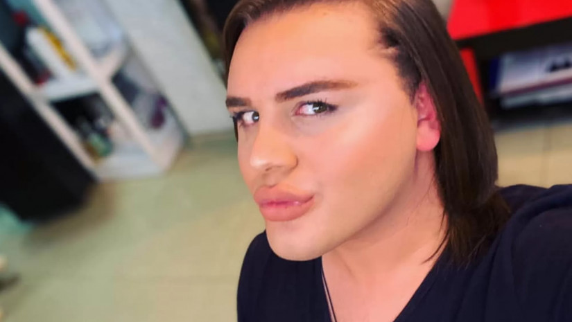 “სოფლელებო აბა როგორ ხართ ? მე ევროპაში დავსეირნობ და შეიხი მიხდის დაბადების დღეს ბაქოში, თქვენ კი თოხებს ტარები დაუგრძელეთ გაგრია გლეხებო” – გიორგი მასხულია