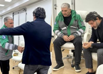 ეს ემოციური დიალოგი აგატირებთ – ნახეთ კახი კალაძე დევი მეზურნიშვილს შეხვდა