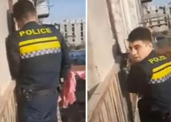 “გაზქურა ჩართული იყო, ახალგზარდა ქალი რამდენიმე წუთით მეზობელთან იყო გასული და კარი ჩაეკეტა” – კადრები რუსთავიდან – როგორ გამოიყვანა ბინაში მარტო დარჩენილი 8 თვის ბავშვი პოლიციელმა