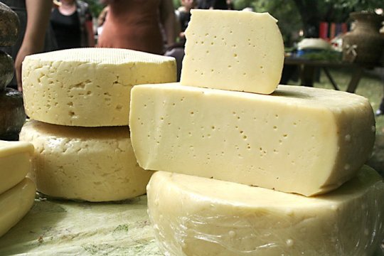 როგორ განვასხვავოთ ნამდვილი და ფხვნილზე დამზადებული ყველი – დაიმახსოვრეთ და გაფრთხილდით!