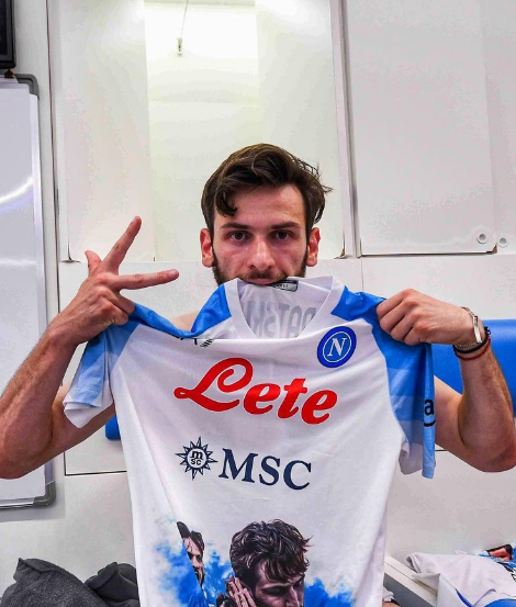 “დადგა დრო ხვიჩას 10-ნომრიანი მაისური გადასცენ” – რას ამბობს ცნობილი და გავლენიანი იტალიელი ჟურნალისტი