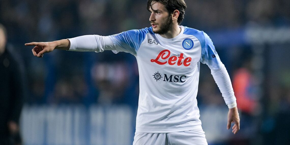 ვარსკვლავი – როგორ დახვდნენ ხვიჩა კვარაცხელიას შოტლანდიაში უცხოელები (ფოტოები)