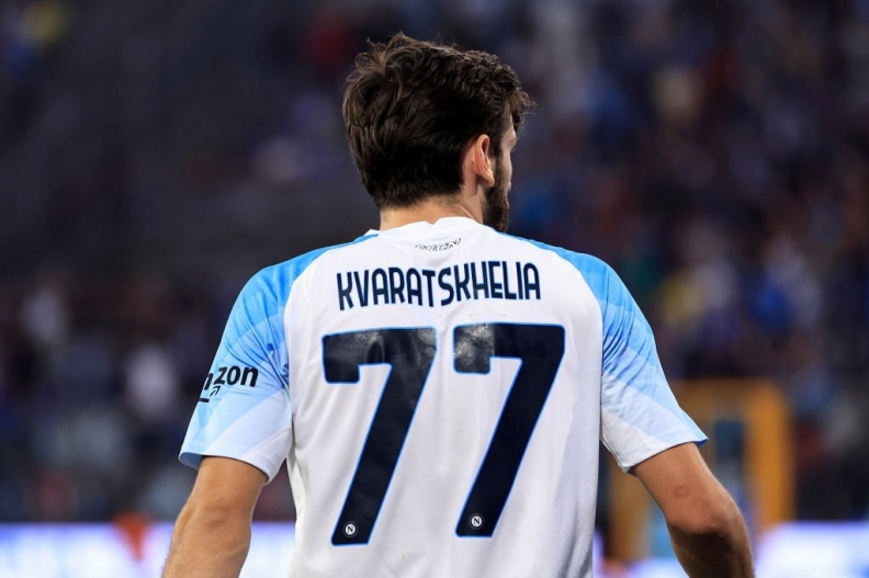 ფულადი ბონუსი კვარას და ნაპოლის სხვა ფეხბურთელებს თუ ამას გააკეთებენ – დე ლაურენტისის გადაწყვეტილება