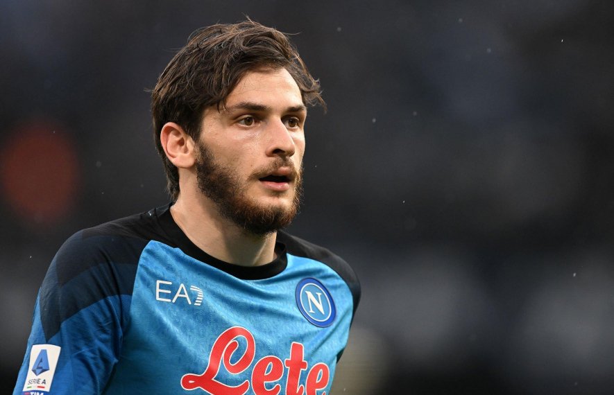 ყველა ფეხბურთელი იღიმის ხვიჩას გარდა – რა ფოტოებს აქვეყნებს ნაპოლის ოფიციალური გვერდი ვარჯიშიდან