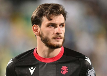 ფოტო : ხვიჩა კვარაცხელია შობას გვილოცავს