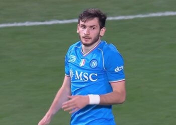 ვიდეო : “ეს როგორ გააკეთა ???” – კვარაცხელიას საოცარი ცრუმოძრაობა, რომელსაც უცხოელები ვერ ხსნიან