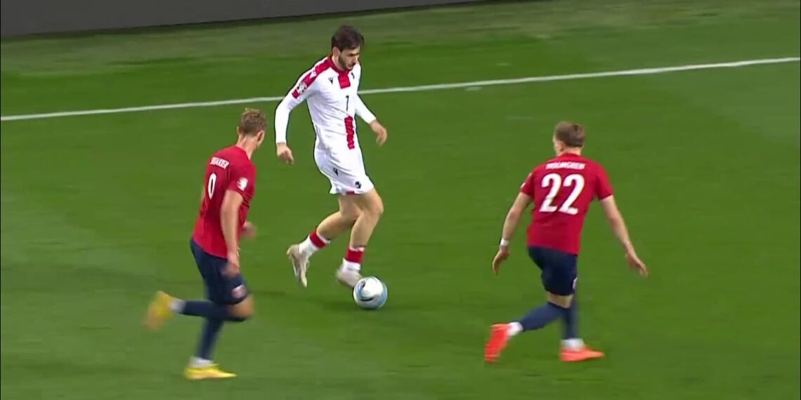 კვარაცხელია “ქუჩის ფეხბურთის” იშვიათი მოთამაშეა დღევანდელ ფეხბურთში – რა ვიდეო მიუძღვნეს ხვიჩას უცხოელებმა