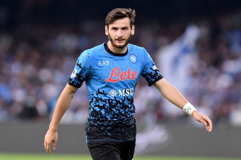 კვარაცხელიას მომავალი გაირკვა – სად ითამაშებს ხვიჩა მომდევნო სეზონში