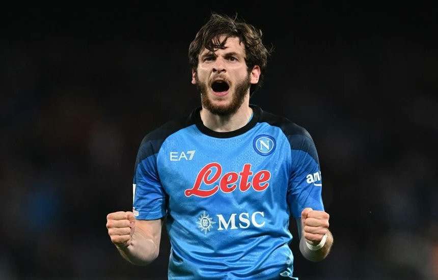 ხვიჩა კვარაცხელიას მორიგი აღიარება და დიდი წარმატება – ქართველი ვარსკვლავი სიმბოლურ ნაკრებში დაასახელეს