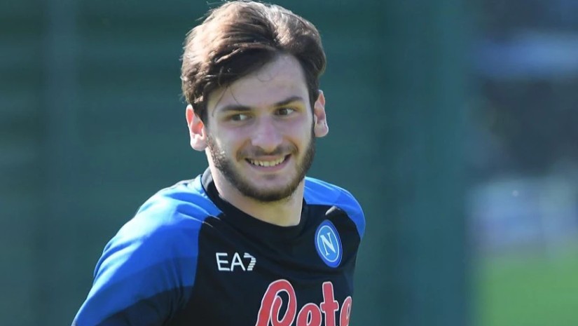 იტალიელმა ექსპერტებმა დაასახელეს მიზეზი, თუ რატომაა უკეთესი ფეხბურთელი წელს კვარაცხელია, ვიდრე გასულ სეზონში