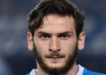 “როგორი კლასის ფეხბურთელიცაა, ისეთი ავტომობილიც ჰყავს” – ნახეთ როგორი საოცარი მანქანით გამოჩნდა ხვიჩა კვარაცხელია