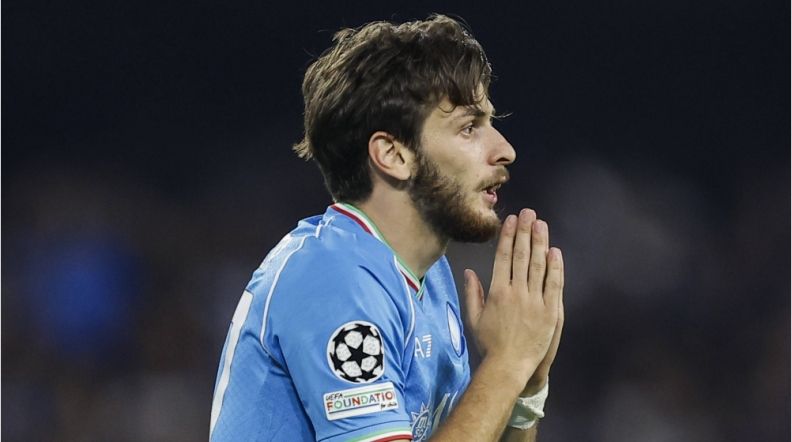 7 მილიონ ევროდ გაყიდეს – ნაპოლი ხვიჩა კვარაცხელიას ერთ-ერთმა საუკეთესო მეგობარმა და გუნდელმა დატოვა