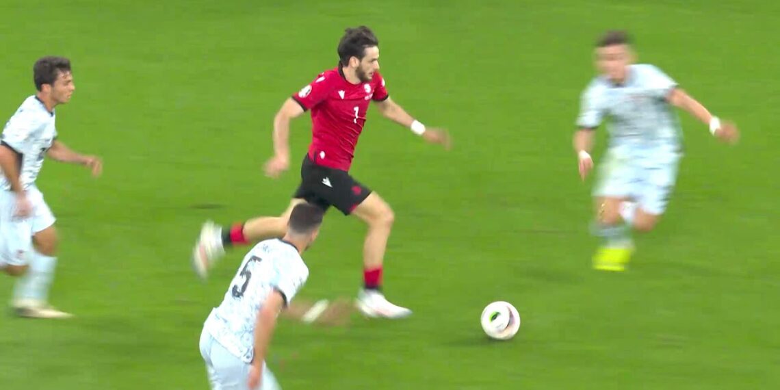 კვარაცხელია ამ მომენტისთვის მსოფლიოს საუკეთესო დრიბლიორია – რა ახალი ვიდეო მიუძღვნეს ხვიჩას უცხოელებმა