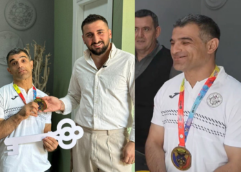 ვიდეო : ვახტანგ ახობაძეს საჩუქრად ეპიზოდ დეველოპმენტის ბინა გადაეცა, დამატებით, ყოველთვიური ხელფასი ბინის ჩაბარებამდე – მკლავჭიდელს საჩუქრები გადასცეს