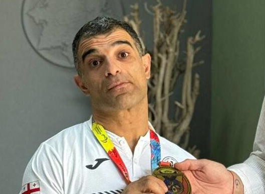 პრიზების სრული სია – ნახეთ რა საჩუქრები გადასცეს პარამკლავჭიდელ ვახტანგ ახობაძეს