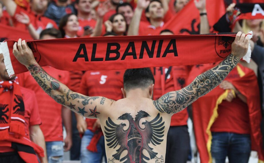 „დაიმახსოვრეთ…“ – ალბანელი ქომაგები ქართველ ფეხბურთელებს მიმართავენ და აფრთხილებენ