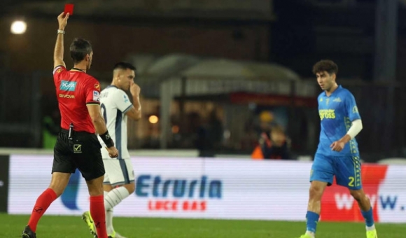 ვიდეო : ნახეთ რატომ გააძევეს გოგლიჩიძე “ინტერთან” მატჩში