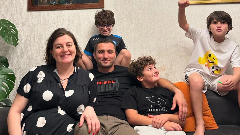 ვარლამ ლიპარტელიანი და გიული ჭკუასელი მეოთხე შვილის მშობლები გახდნენ – ნახეთ რა დაარქვეს პატარას და რა ემოციურ პოსტს უძღვნის ვარლამი მეუღლეს