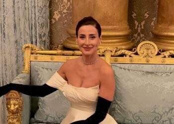 რა ღირს უმშვენიერესი კაბა, რომელიც ლელა მებურიშვილს ბუკინგემის სასახლეში სამეფო ოჯახთან შეხვედრისას ეცვა