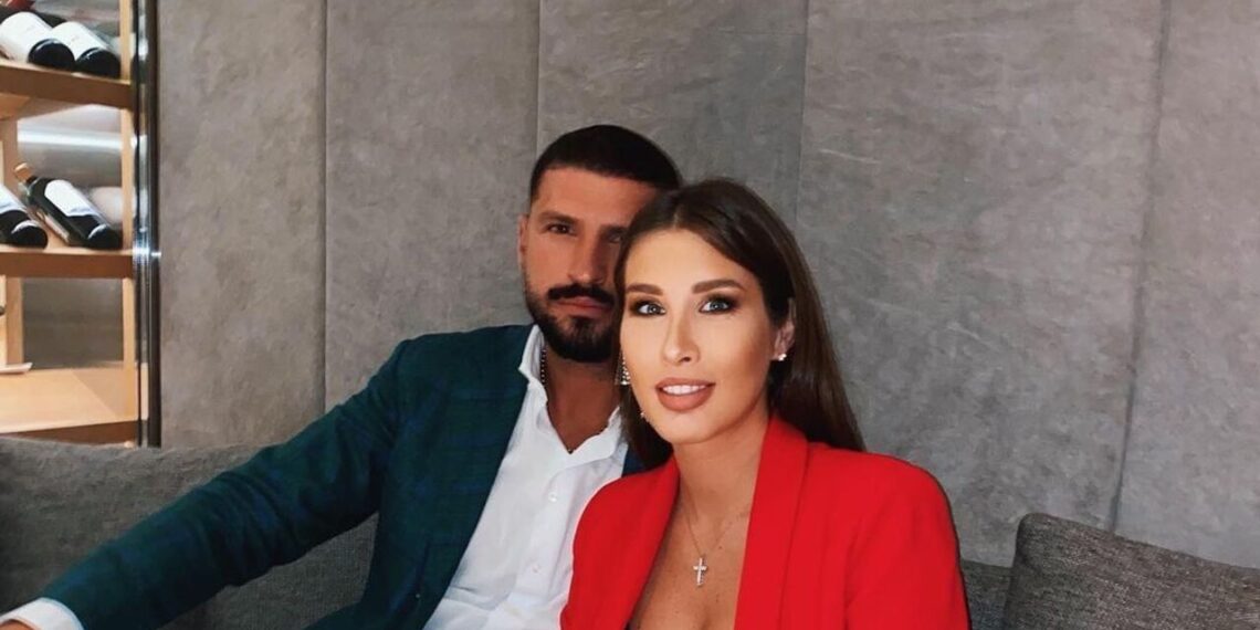 ფოტო : ქეთა თოფურიას მეუღლემ ძვირადღირებული ავტომობილი აჩუქა