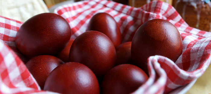 სანამ კვერცხების შეღებვას დაიწყებთ, ჯერ ამ რჩევებს გაეცანით – იდეალური ფერის ძველებური საიდუმლო