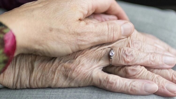 იტალიიდან საქართველოში დაბრუნებულ 76 წლის ემიგრანტ დედას შვილმა ქირით გადასვლა ურჩია