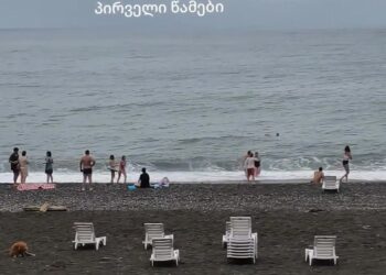 “ქობულეთში ბიჭი შეითრია ზღვამ და ვერაფრით გამოიყვანეს, ღმერთო როგორი რთულია” – ვრცელდება უმძიმესი კადრები