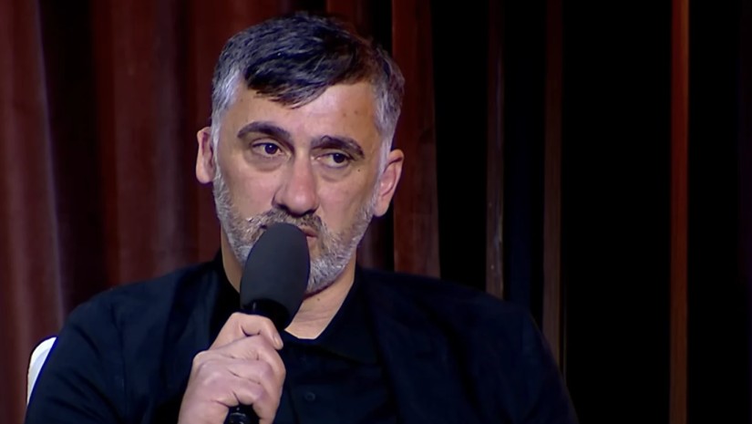 “ერთი სული მაქვს როდის დაღამდება ხოლმე… ჩემ შვილს რომ შეხედავთ სკოლაშიც თუნდაც, ვერ იფიქრებს ადამიანი, რომ მას დედა არ ჰყავდა. მოვიყვანე დამხმარე, რომელიც ძალიან კარგი ქალბატონი იყო, მაგრამ…” – რას ყვება რამაზ დავლაძე, რომელმაც კორპუსის ჩამონგრევის შედეგად ოჯახის 5 წევრი დაკარგა