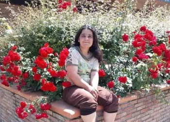 “ტრაგიკულად დაიღუპა ადამიანი, რომელიც ცხოვრებისგან ზედმეტად დაიჩაგრა… პირველი ტორტი 35 წლის ასაკში ჰქონდა, მოწყალებას ითხოვდნენ” – რას ჰყვებიან ავარიისას გარდაცვლილ გოგოზე