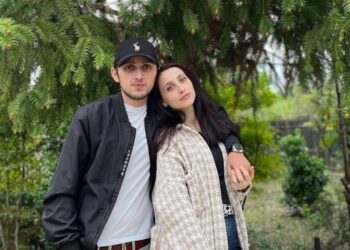 მტკვარში ტრაგიკულად დაღუპული უტა ელიავას მეუღლე ემოციურ მიმართვას ავრცელებს – “ვკვდები ტკივილით და იმაზე ფიქრით,რომ ხვალ მე ჩემი უტას გვერდით კიარაა მის საფლავთან მომიწევს ახალი წლის შეხვედრა!!!”