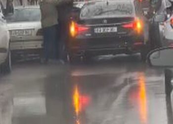 ვრცელდება დაპირისპირების კადრები – “სიტყვიერი შეურაცხყოფის შემდეგ, ავტომობილი მეორე მანქანას განზრახ შეეჯახა”
