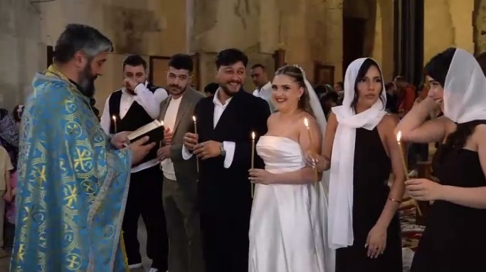 “არ მბეზრდება ყურება…” – ჯვრისწერის ვიდეო ქუთაისიდან, რომელიც სოციალურ ქსელში ვირუსულად ვრცელდება