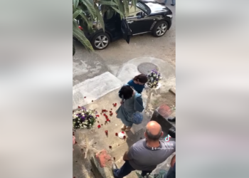 ქორწილიდან გავრცელებულ ვიდეოს დიდი გამოხმაურება მოჰყვა – როგორ მოიქცა პატარძალი, რომელიც თეფშის გატეხას ამაოდ ცდილობდა