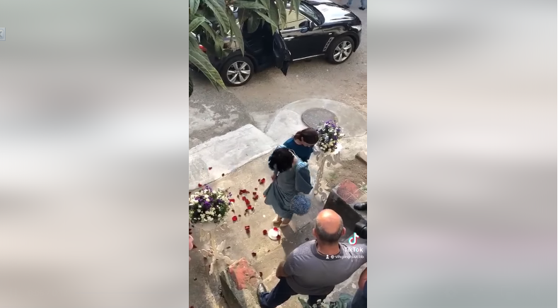 ქორწილიდან გავრცელებულ ვიდეოს დიდი გამოხმაურება მოჰყვა – როგორ მოიქცა პატარძალი, რომელიც თეფშის გატეხას ამაოდ ცდილობდა