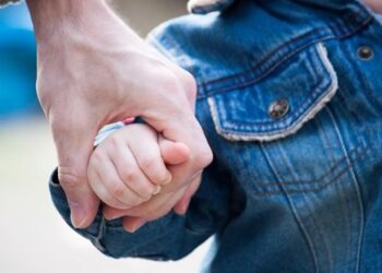 თბილისში 55 წლის კაცმა ყაზახი ქალისგან შვილი იყიდა და იტალიაში წაიყვანა – რას წერს იტალიური მედია