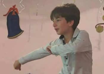 „შემთხვევით ბუხარში ბენზინი შეასხა…“ – ამბროლაურში არასრულწლოვანს გლოვობენ