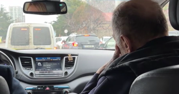 “იმდენად ცუდად იყო, რომ ამ ხნის განმავლობაში ერთხელაც არ უხსენებია ლევანიკო… და ახლა, სწორედ ახლა, მისი სიმღერის მოსმენა მოინდომა” – გარდაცვლილი მომღერლის ლევან კბილაშვილის და, მამის საავადმყოფოდან გამოწერის შემდეგ ემოციურ ვიდეოს აქვეყნებს