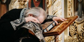 აღსარების თქმისას პირველ რიგში ორი ცოდვა უნდა შევინანოთ… – მოძღვარი მრევლს მიმართავს