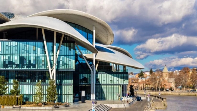 შეღავათი ათიათასობით მოქალაქეს ეხება – რა მომსახურებაზე ანახევრებს ფასებს იუსტიციის სახლი