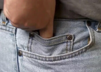 რატომ აქვს ჯინსის შარვლებს მარჯვენა მხარეს პატარა ჯიბე
