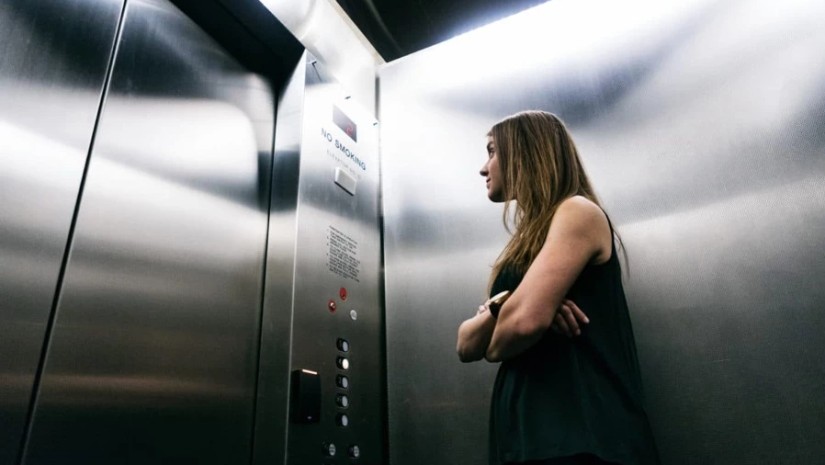 ამის შესახებ ბევრმა არ იცის – რატომ არის ლიფტში სარკე