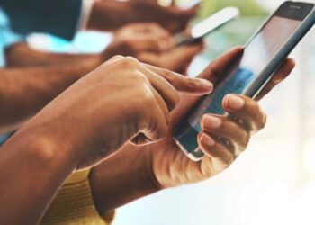 ტელეფონის სქროლვის მოყვარულებს ექიმი ახალი დაავადების შესახებ აფრთხილებს